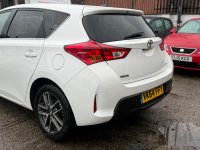 TOYOTA AURIS