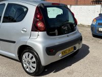 PEUGEOT 107